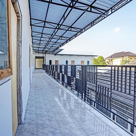Oyo Life 91594 Bungah Residence Syariah Gresik Exterior foto