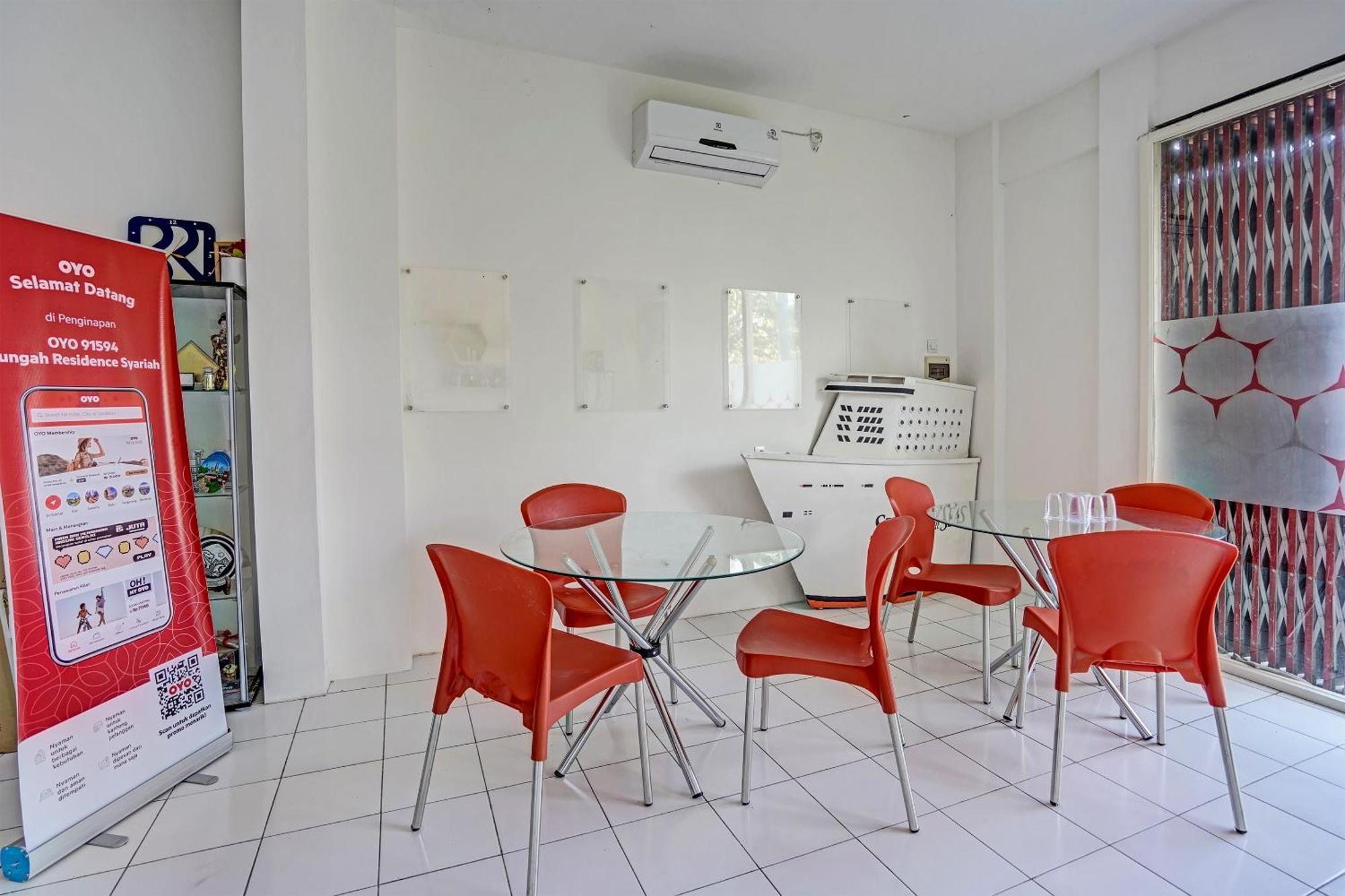 Oyo Life 91594 Bungah Residence Syariah Gresik Exterior foto