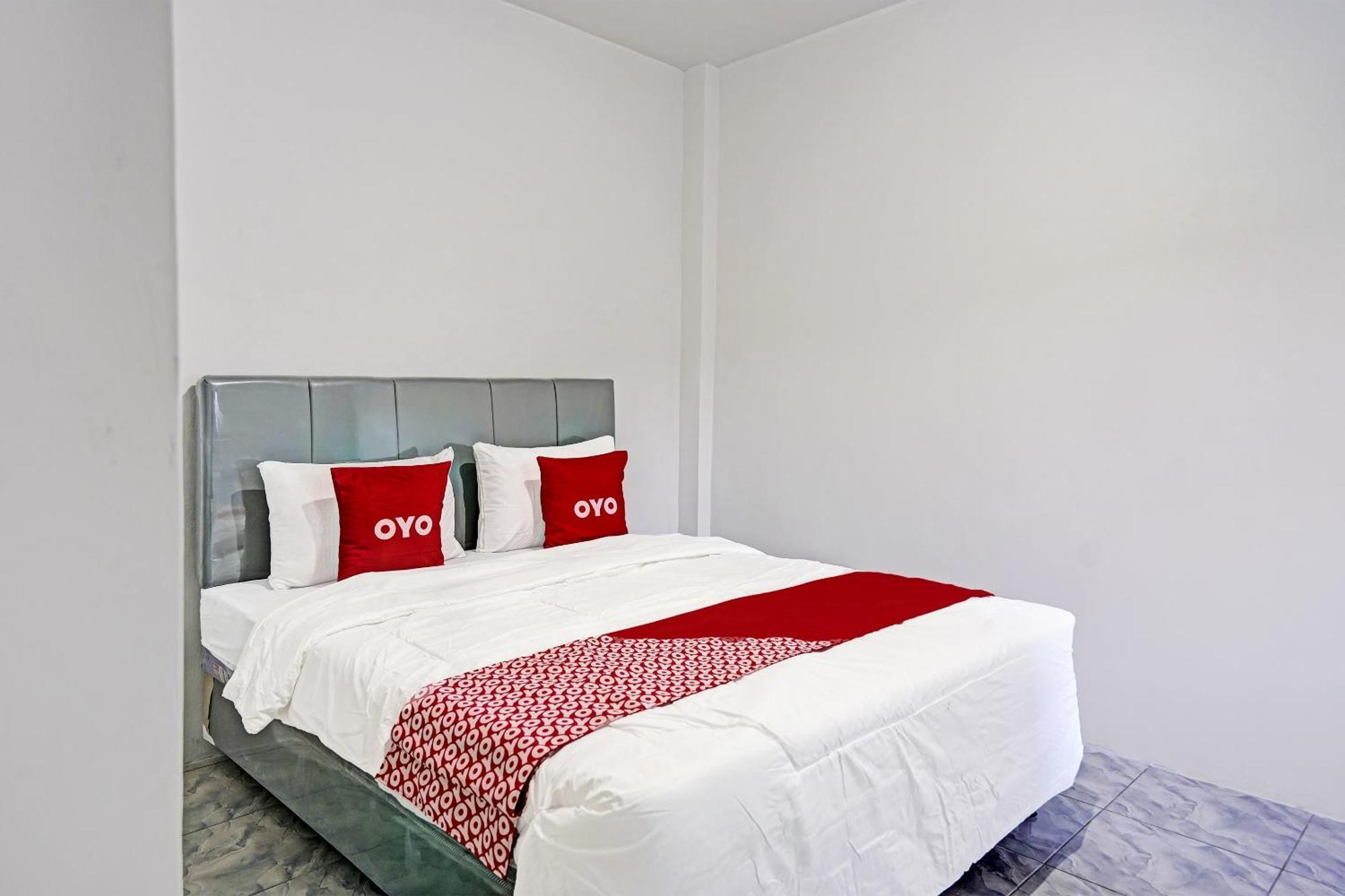 Oyo Life 91594 Bungah Residence Syariah Gresik Exterior foto
