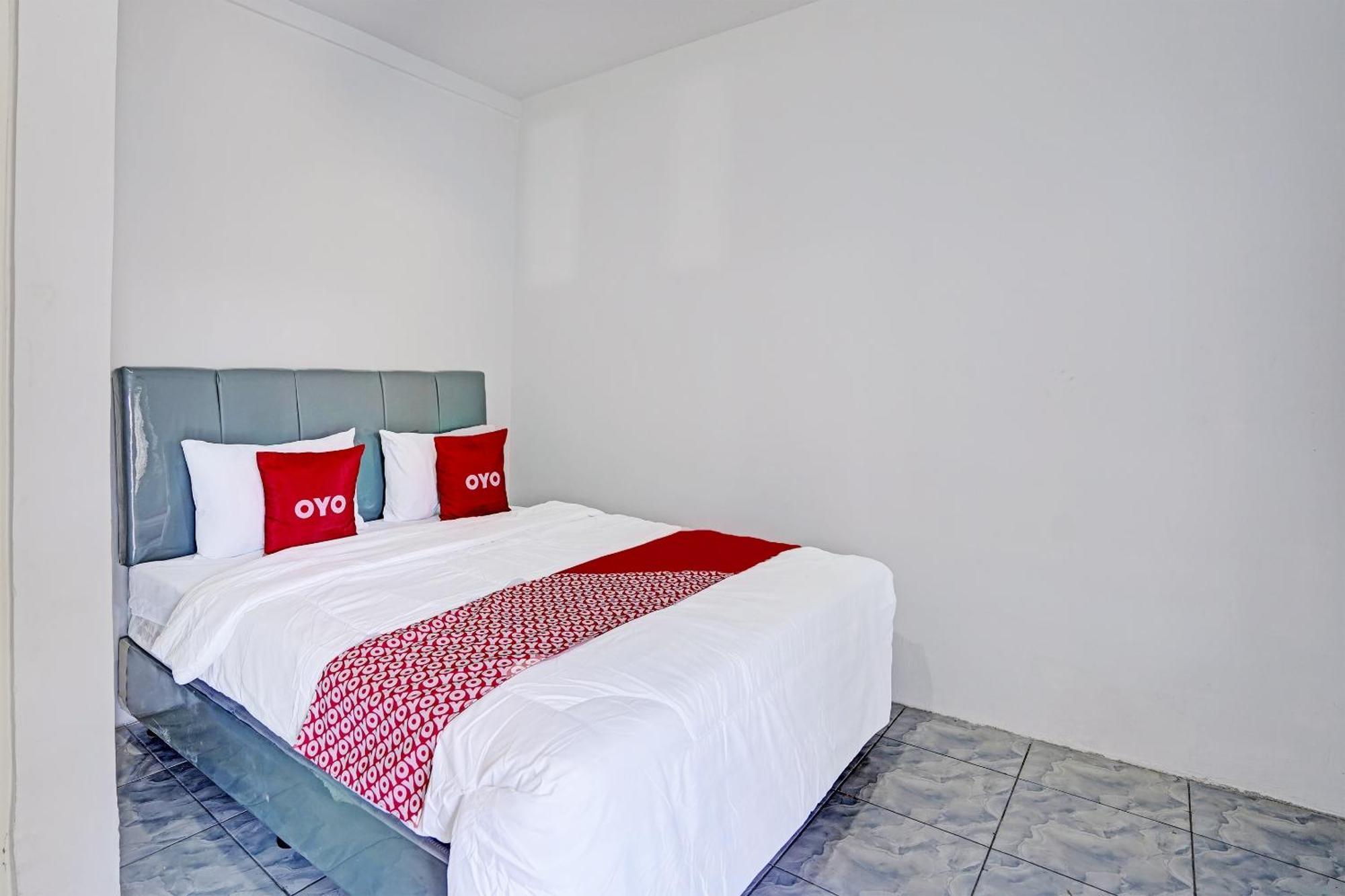 Oyo Life 91594 Bungah Residence Syariah Gresik Exterior foto